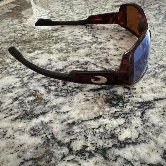 Stylish Sunglasses with Blue Lenses - Picture 3 of 5